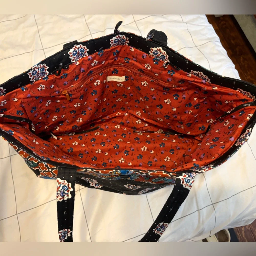 Vera Bradley Hathaway Tote NTW Patchwork and Feathers - Picture 3 of 4